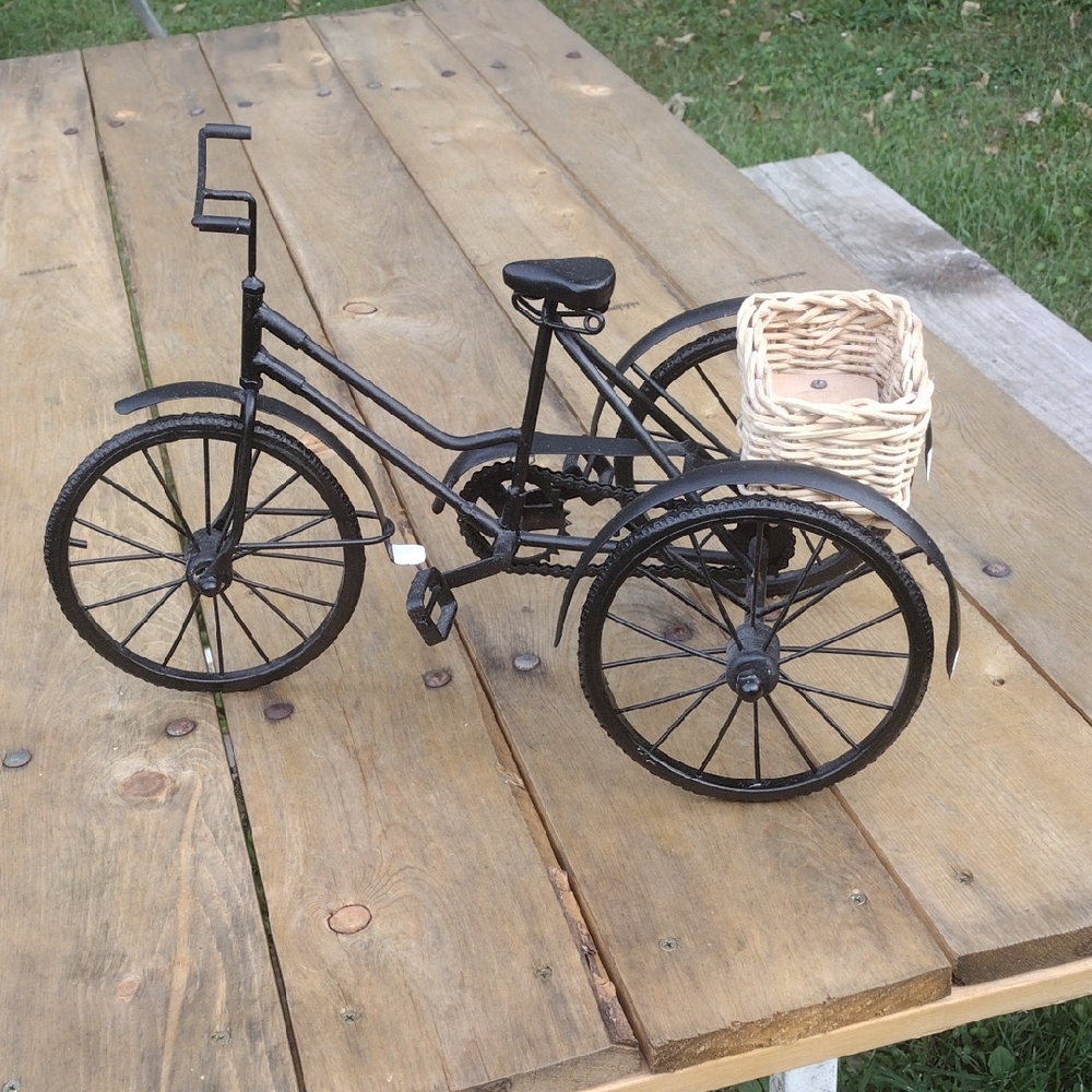 Vintage-style Miniature Metal Tricycle, Decorative Salesman's Sample